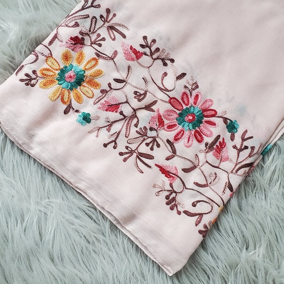 Pink floral embroidered sheer vest - Picture 5 of 7